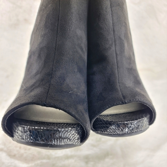 NWT Bootie peep toe heels strap snake embossed suede comfortable GBG Los Angeles - Picture 5 of 10